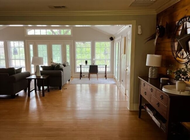 38 Martha Ln