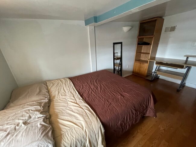 Building Photo - 1013 St Paul St Unit 4