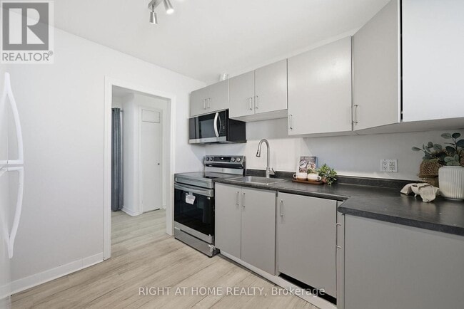 Photo - 708 Carnegie Ave