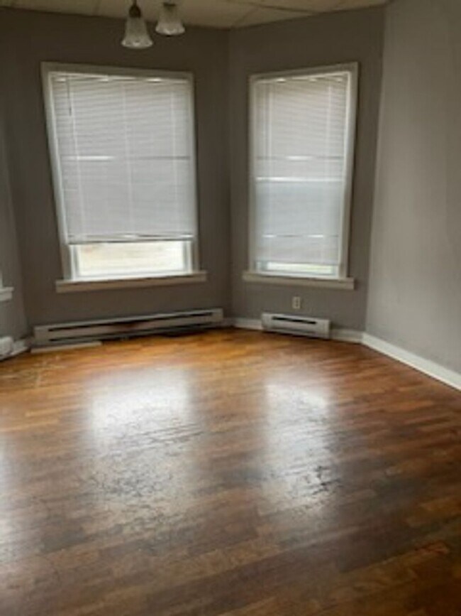 Photo - 304 W Eureka St