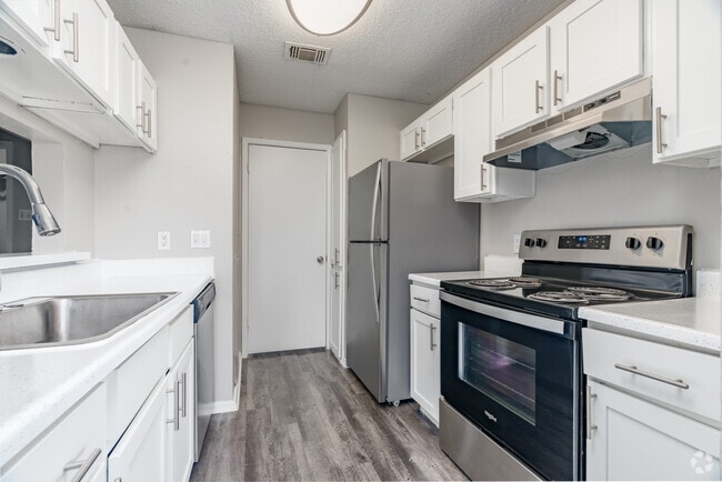 2BR, 2BA - 997SF - Kitchen