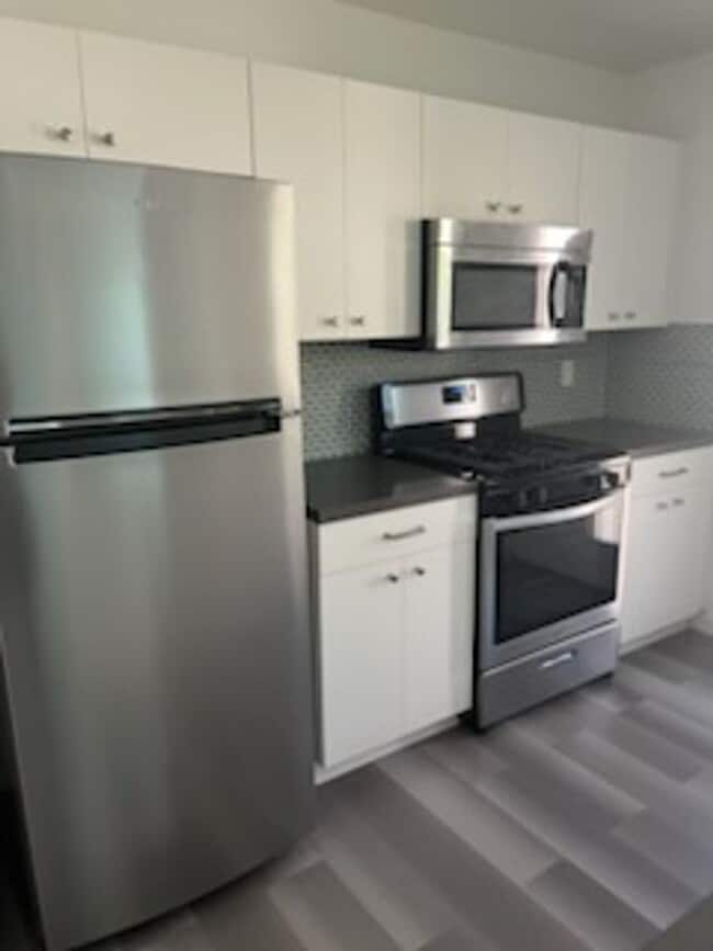 Building Photo - Temp 237 Unit 2