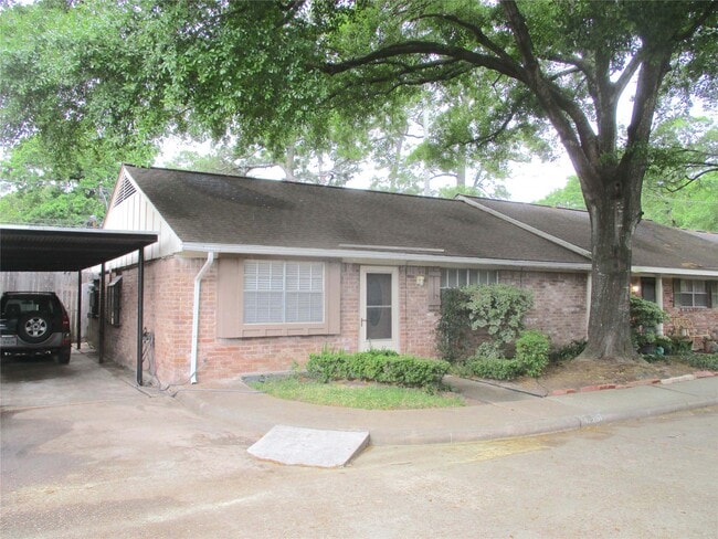 Building Photo - 10122 Shadow Wood Dr Unit 16