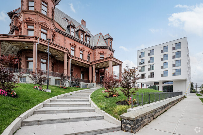 Newark Makerhoods - Newark Makerhoods Apartments