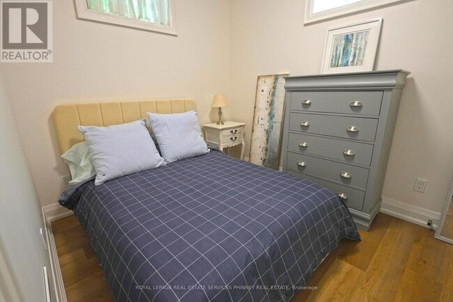 Photo - 1413 Queen Victoria Ave