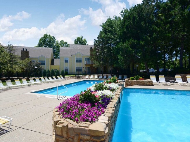 Country Club Place Apartments - Country Club Place Apartments