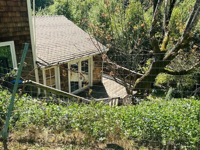 Building Photo - 20899 Aldercroft Heights Rd