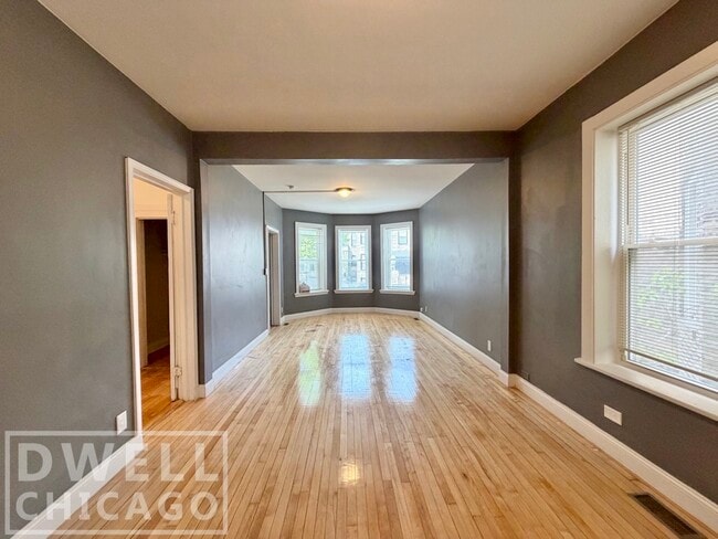 Building Photo - 731 N Christiana Ave Unit 1F