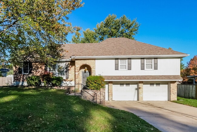 Building Photo - 716 N Choctaw Ave