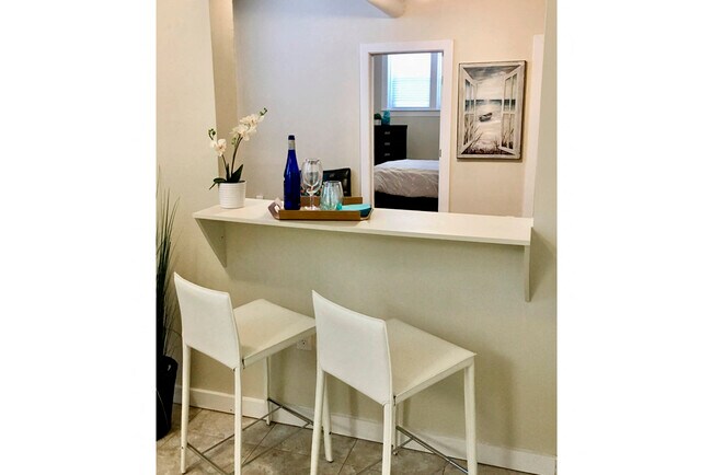 2BDR - Dining Area - 641 Westminster Apartment