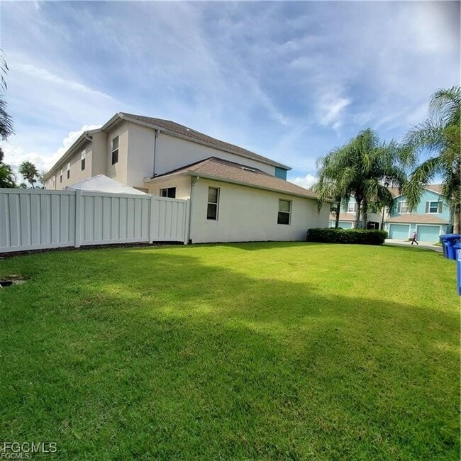 Building Photo - 3616 Pine Oak Cir