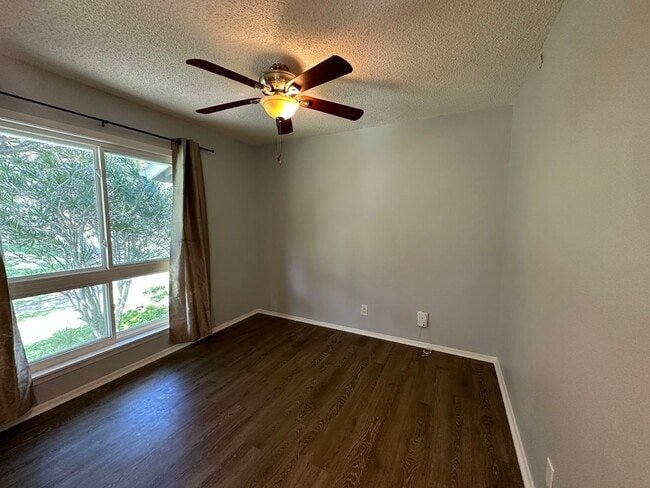 Photo - 1058 Awawamalu St