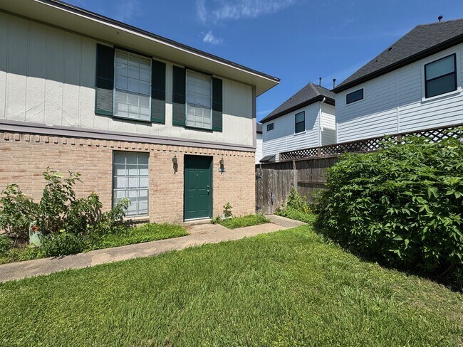Building Photo - 1952 Upland Dr Rental