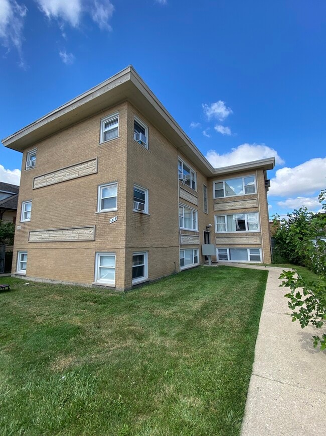 Building Photo - 2912 N 75th Ave Rental