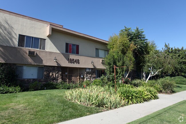 Photo - 18546 Clark St