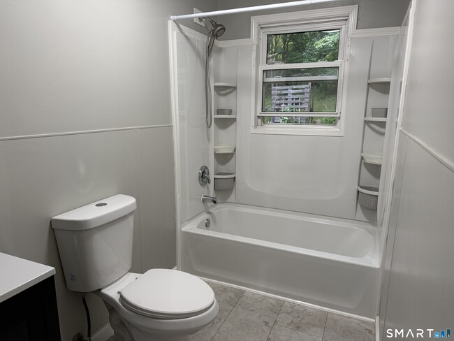 163 Echo Lake Rd Unit 4
