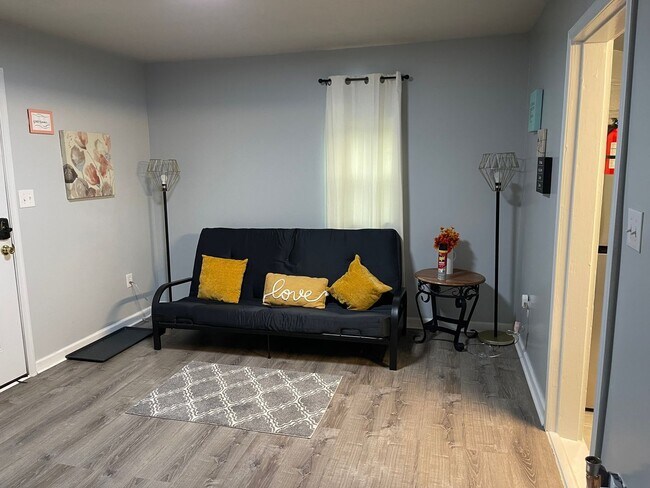 Photo - Spacious 1 Bedroom & den, 1 bath in Brandy...