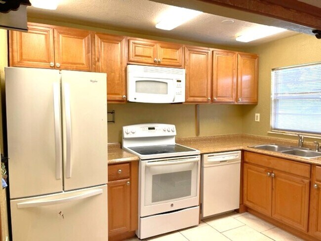 Photo - ROYAL OAK TOWNHOUSE Unidad A129