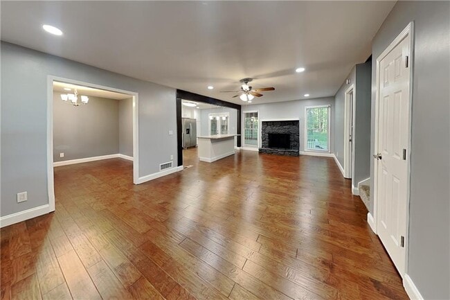 Photo - 281 Sumter Dr NE