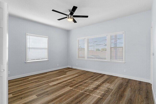 Photo - 1711 E Appleton St Apartment Unit 11