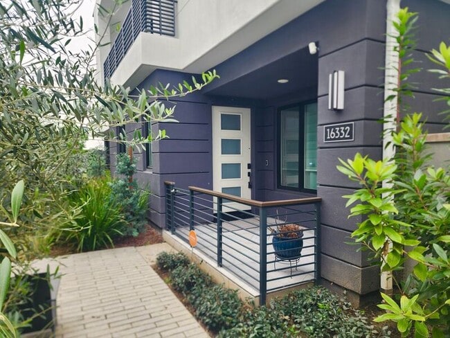 Photo - 16332 Dawn Wy