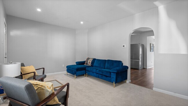 Photo - 4300 Bristol St