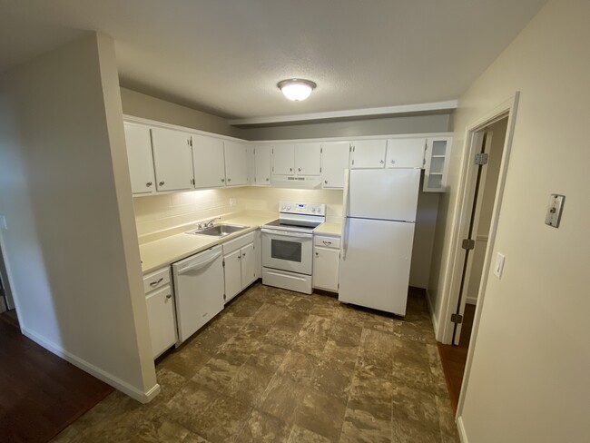 Building Photo - 127 English Village Rd Unit 102 Rental