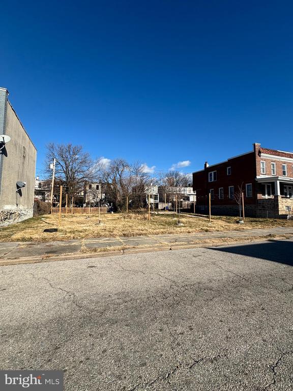 Photo - 1623 Carswell St