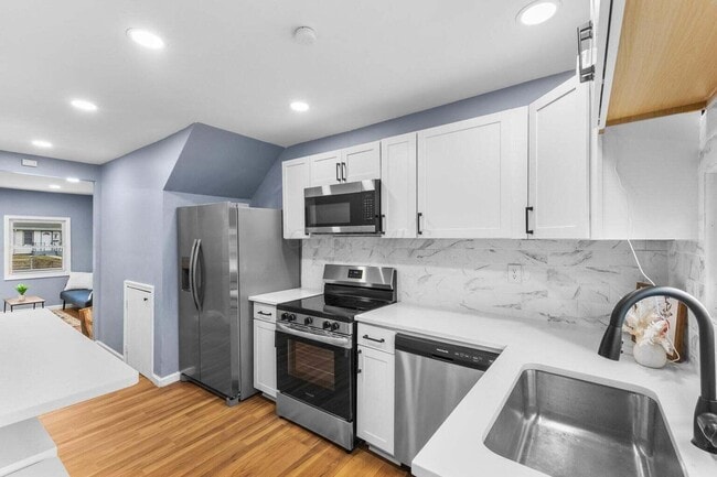 Building Photo - 2173 Lexington Ave