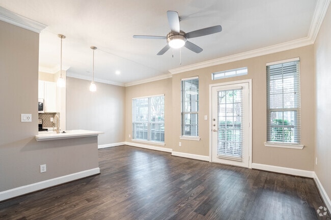 1BR, 1BA - 650SF - Living Room