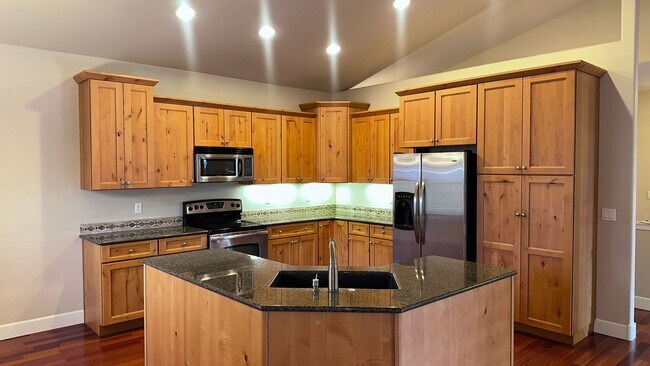 Photo - Luxury Living in Awbrey?Court: Your 4 Bed ... House