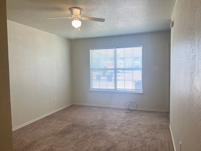 Photo - 3300 Hereford Ln Unidad B