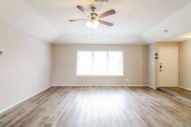 Photo - 1206 Cable Way