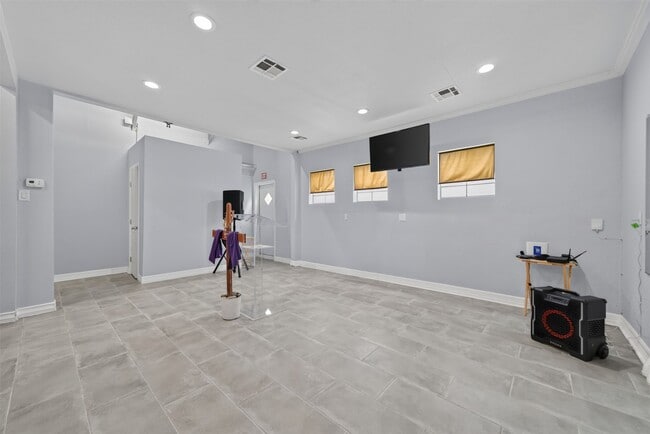 2213 Ellis Dr
