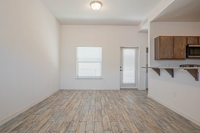 Photo - The Townhomes at 1400 N. Kansas at River