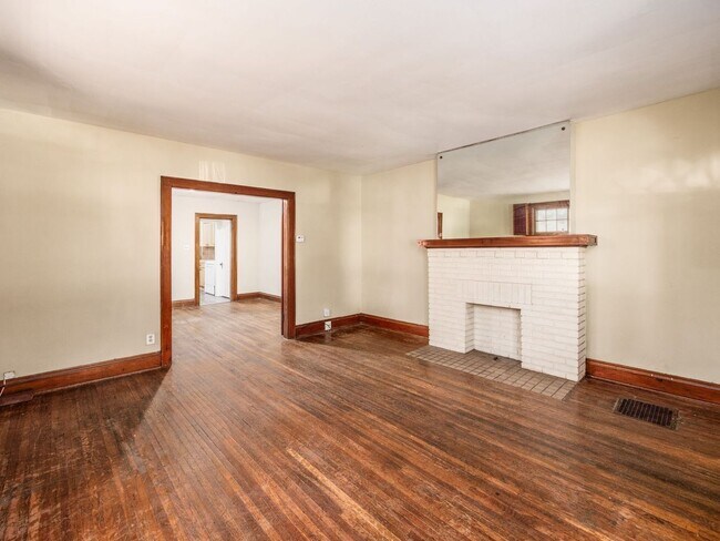 Photo - 385 E 13th Ave