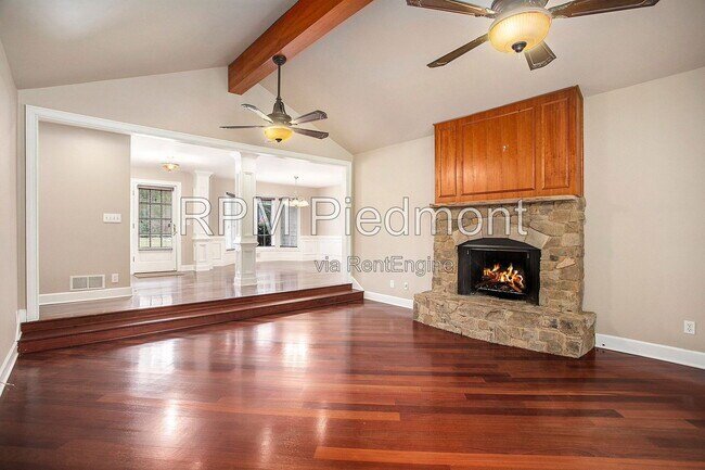 630 Pine Point Trce