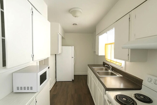 Photo - 2307 N Catherwood Ave