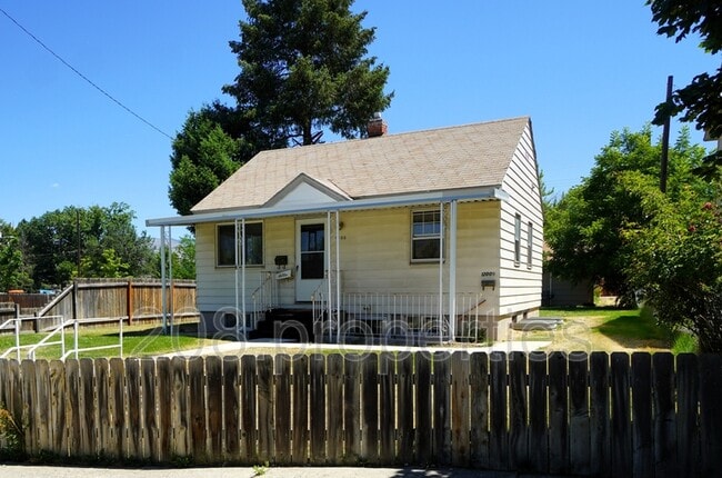 Building Photo - 1200 S Vermont Ave Rental