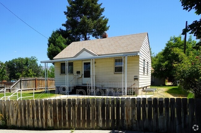 Building Photo - 1200 S Vermont Ave Rental