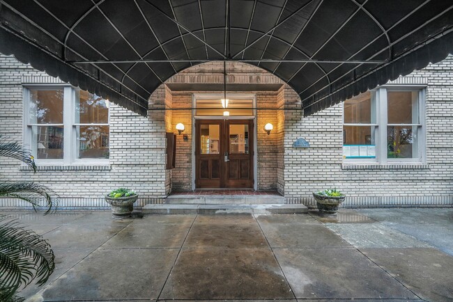 Photo - Studio off of Forsyth Park in Historic Downtown Savannah!