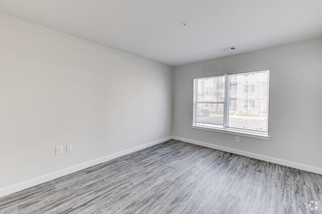 2BR, 2 BA - 983 SF