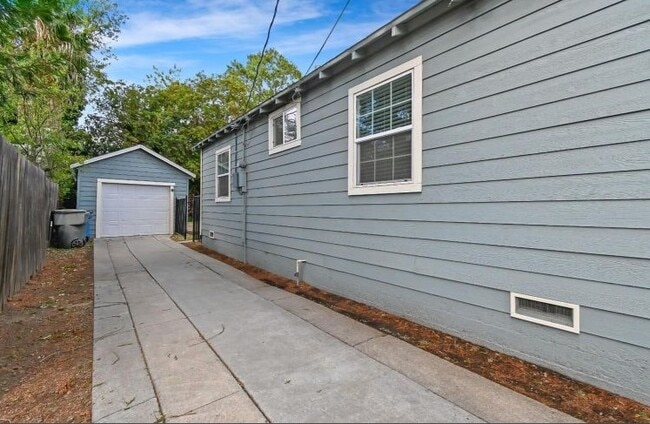 Photo - 328 Percy Ave