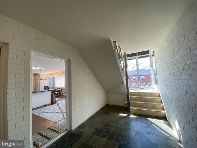 Photo - 1221 N Quinn St Unit 1