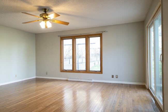 Photo - 619 W Baraga Ave