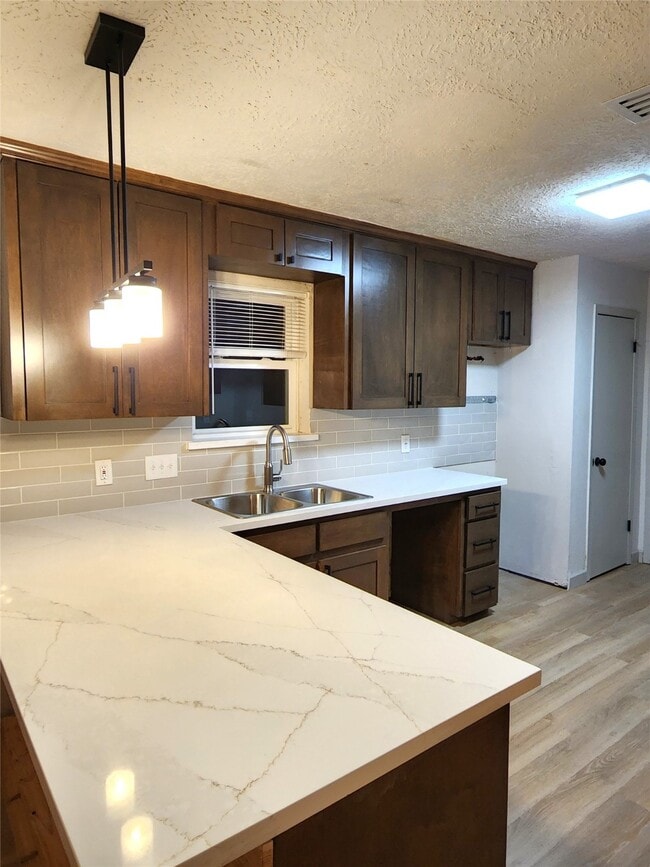 Building Photo - 4906 Valleyview Dr Rental