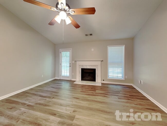 Photo - 114 W Wright St