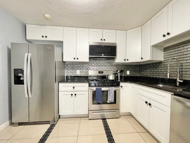 Photo - 10 Kenmar Dr Condo