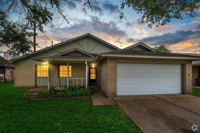 Building Photo - 6911 Prairie Village Dr Rental