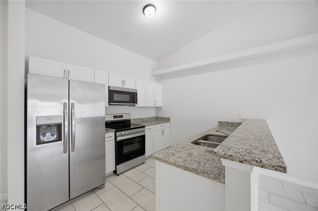 1426-1428 Cape Coral Pkwy W